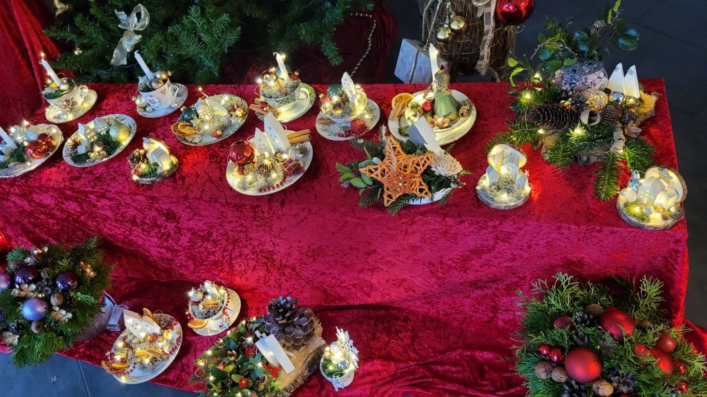 Weihnachtsgestecke 2025